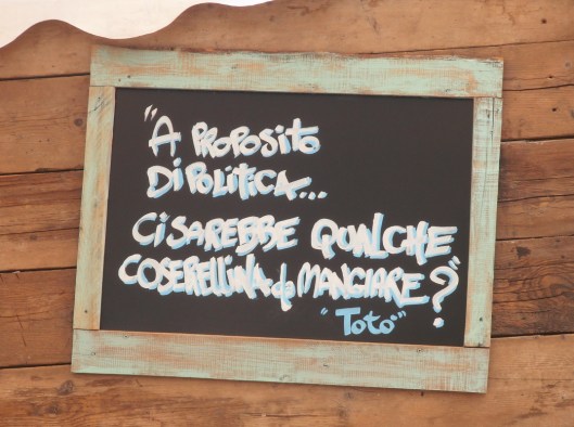 Un cartello pieno di saggezza, all'esterno di uno stand di birre artigianali presso il Mercato Metropolitano di Milano https://www.facebook.com/MERCATOMETROPOLITANO?fref=ts