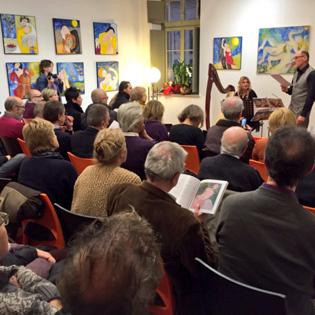 Cherasco, Enoteca Palazzo Mentone, 28 novembre 2015: istantanea dal vernissage della mostra Canti e Incanti (foto Evvivanoé Arte)